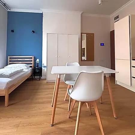 City Hostel *