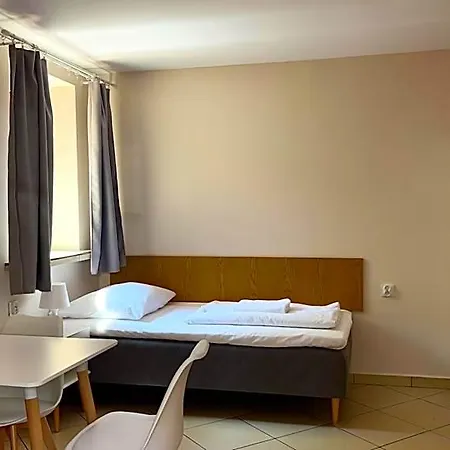 City Hostel *