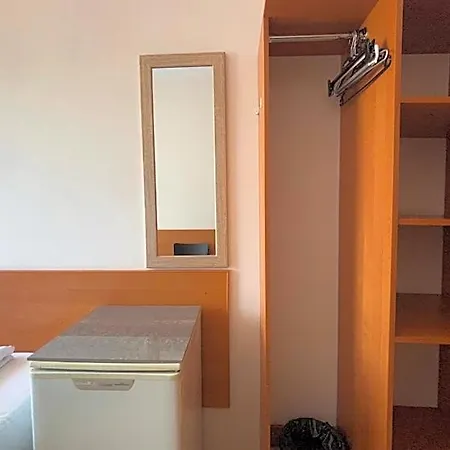City Hostel *